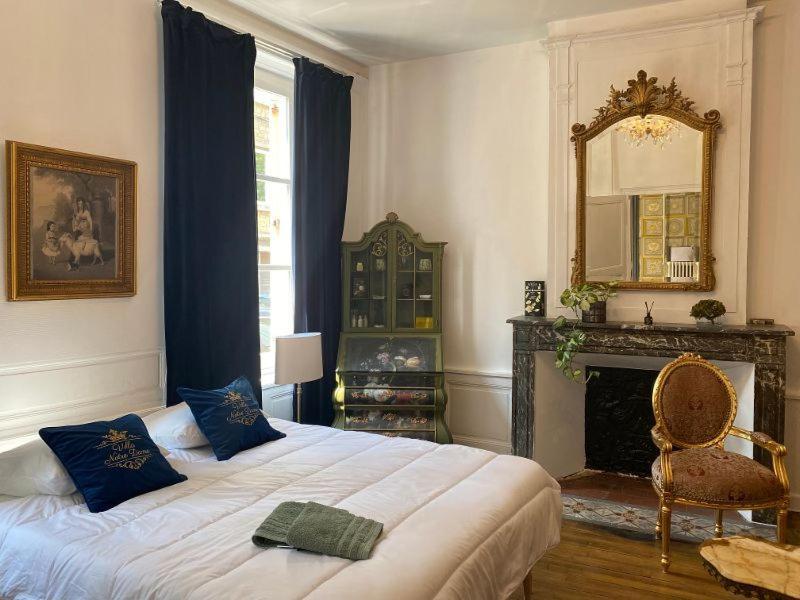 La Suite De Notre Dame Au Pied Du Chateau Fort Седан Екстер'єр фото